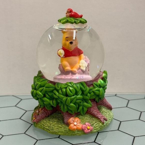 Disney Winnie the Pooh Tree Top Honey Hands Miniature Mini Snow Globe Figurine - Picture 11 of 11
